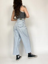 Load image into Gallery viewer, Vintage 90s Levis Silver Tab Baggy Jeans Waist 34”