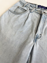 Load image into Gallery viewer, Vintage 90s Levis Silver Tab Baggy Jeans Waist 34”