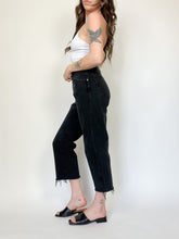 Load image into Gallery viewer, Vintage 90s Wrangler Mid Rise Jeans Waist 32”