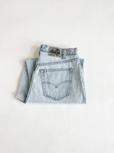 Load image into Gallery viewer, Vintage 90s Levis Silver Tab Baggy Jeans Waist 34”
