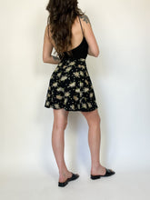 Load image into Gallery viewer, Vintage 90s High Rise Wide Leg Shorts Waist 29”