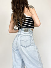 Load image into Gallery viewer, Vintage 90s Levis Silver Tab Baggy Jeans Waist 34”
