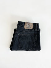 Load image into Gallery viewer, Vintage 90s Wrangler Mid Rise Jeans Waist 32”