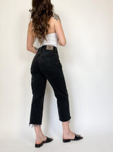 Load image into Gallery viewer, Vintage 90s Wrangler Mid Rise Jeans Waist 32”