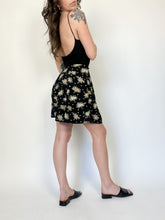 Load image into Gallery viewer, Vintage 90s High Rise Wide Leg Shorts Waist 29”