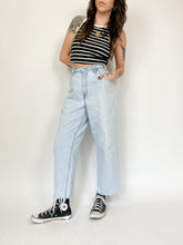Load image into Gallery viewer, Vintage 90s Levis Silver Tab Baggy Jeans Waist 34”