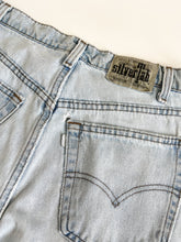 Load image into Gallery viewer, Vintage 90s Levis Silver Tab Baggy Jeans Waist 34”