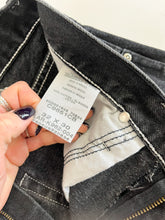 Load image into Gallery viewer, Vintage 90s Wrangler Mid Rise Jeans Waist 32”
