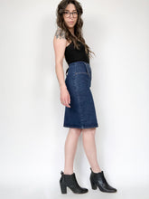 Load image into Gallery viewer, Vintage 80s Dark Wash Denim Skirt