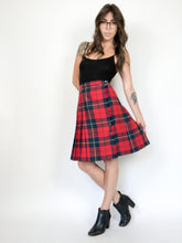 Load image into Gallery viewer, Vintage 80s Red and Green Pleated Kilt Waist 32”