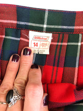 Load image into Gallery viewer, Vintage 80s Red and Green Pleated Kilt Waist 32”