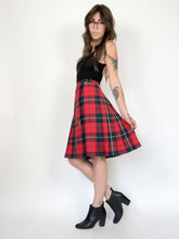 Load image into Gallery viewer, Vintage 80s Red and Green Pleated Kilt Waist 32”