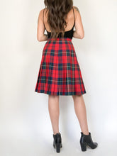 Load image into Gallery viewer, Vintage 80s Red and Green Pleated Kilt Waist 32”