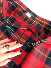 Load image into Gallery viewer, Vintage 80s Red and Green Pleated Kilt Waist 32”