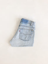 Load image into Gallery viewer, Vintage 90s Levis Light Wash Cut Off Jean Shorts Waist 28”