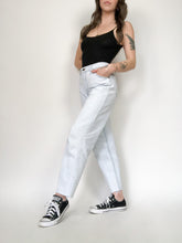 Load image into Gallery viewer, Vintage 70s/80s Levis 550 Light Wash Raw Hem High Rise Jeans Waist 29”