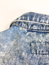 Load image into Gallery viewer, Vintage 80s/90s Weathered Blues Acid Wash Denim Jacket
