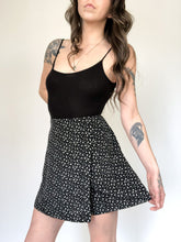 Load image into Gallery viewer, Vintage 90s Premiere Collection Floral Skort