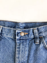Load image into Gallery viewer, Vintage 90s Rustler High Rise Cut Off Shorts Waist 32/33”