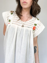 Load image into Gallery viewer, Vintage Embroidered Floral Crochet and Linen Top