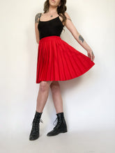 Load image into Gallery viewer, Vintage 80s Red Pleated Skirt Waist 27”/28”