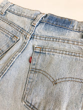 Load image into Gallery viewer, Vintage 90s Levis Light Wash Cut Off Jean Shorts Waist 28”
