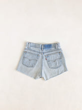 Load image into Gallery viewer, Vintage 90s Levis Light Wash Cut Off Jean Shorts Waist 28”