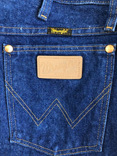 Load image into Gallery viewer, Vintage Wrangler Dark Wash High Rise Jeans Waist 32/33”