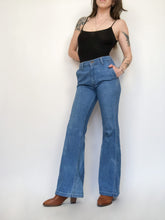 Load image into Gallery viewer, Vintage 70s Levis Mid Rise Orange Tab Flares Waist 29”