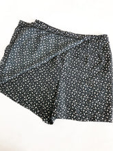 Load image into Gallery viewer, Vintage 90s Premiere Collection Floral Skort