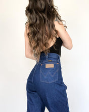 Load image into Gallery viewer, Vintage Wrangler Dark Wash High Rise Jeans Waist 32/33”