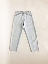 Load image into Gallery viewer, Vintage 70s/80s Levis 550 Light Wash Raw Hem High Rise Jeans Waist 29”