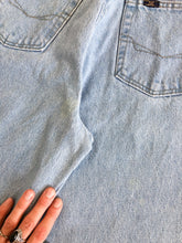 Load image into Gallery viewer, Vintage 90s Chic Light Wash High Rise Raw Hem Jeans Waist 28”