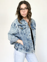 Load image into Gallery viewer, Vintage 80s/90s Weathered Blues Acid Wash Denim Jacket