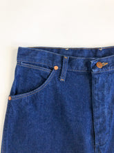 Load image into Gallery viewer, Vintage Wrangler Dark Wash High Rise Jeans Waist 32/33”