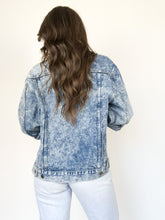 Load image into Gallery viewer, Vintage 80s/90s Weathered Blues Acid Wash Denim Jacket