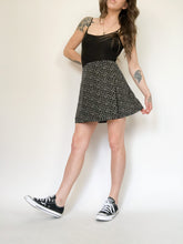 Load image into Gallery viewer, Vintage 90s Premiere Collection Floral Skort