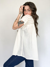 Load image into Gallery viewer, Vintage Embroidered Floral Crochet and Linen Top