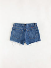 Load image into Gallery viewer, Vintage 90s Rustler High Rise Cut Off Shorts Waist 32/33”