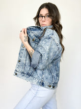 Load image into Gallery viewer, Vintage 80s/90s Weathered Blues Acid Wash Denim Jacket