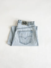 Load image into Gallery viewer, Vintage 90s Levis Silver Tab Baggy Jeans Waist 34”
