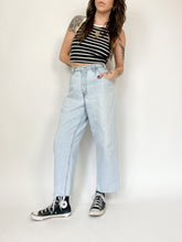 Load image into Gallery viewer, Vintage 90s Levis Silver Tab Baggy Jeans Waist 34”
