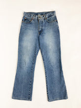 Load image into Gallery viewer, Vintage 90s Manager Mid Rise Jeans Waist 29”/30”
