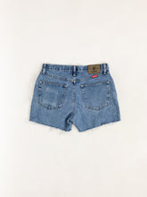 Load image into Gallery viewer, Vintage 90s Wrangler High Rise Cut Off Shorts Waist 32/33”
