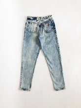 Load image into Gallery viewer, Vintage 80s GUESS Georges Marciano Acid Wash Jeans Waist 29”
