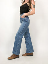 Load image into Gallery viewer, Vintage 90s Manager Mid Rise Jeans Waist 29”/30”
