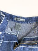 Load image into Gallery viewer, Vintage 80s/90s LizWear Dark Wash High Rise Stirrup Jeans Waist 24/25”
