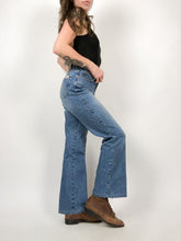 Load image into Gallery viewer, Vintage 90s Manager Mid Rise Jeans Waist 29”/30”
