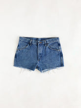 Load image into Gallery viewer, Vintage 90s Rustler High Rise Cut Off Shorts Waist 32/33”
