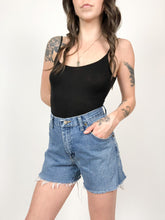 Load image into Gallery viewer, Vintage 90s Wrangler High Rise Cut Off Shorts Waist 32/33”
